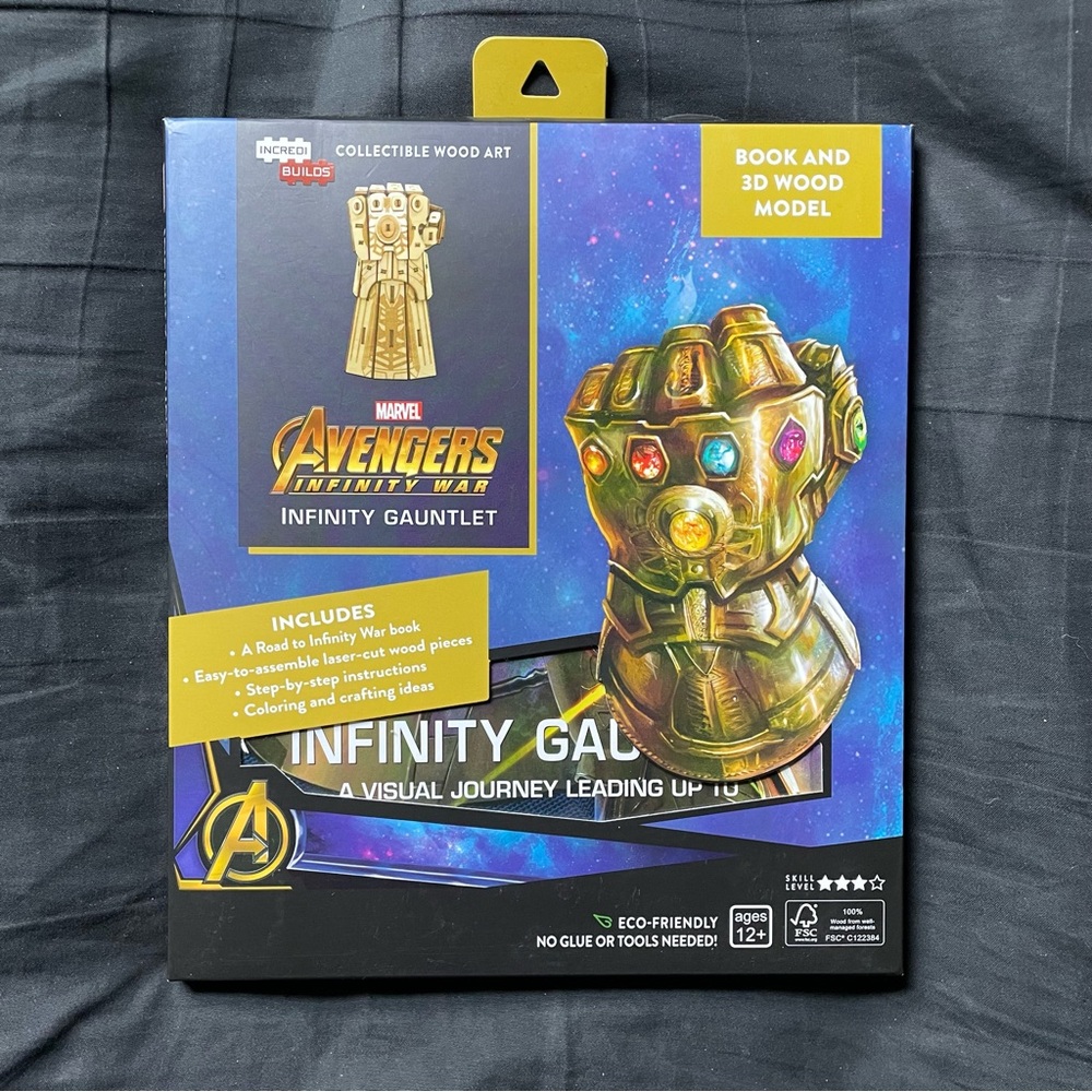 IncrediBuilds Marvel Avengers Infinity Gauntlet Wood Model